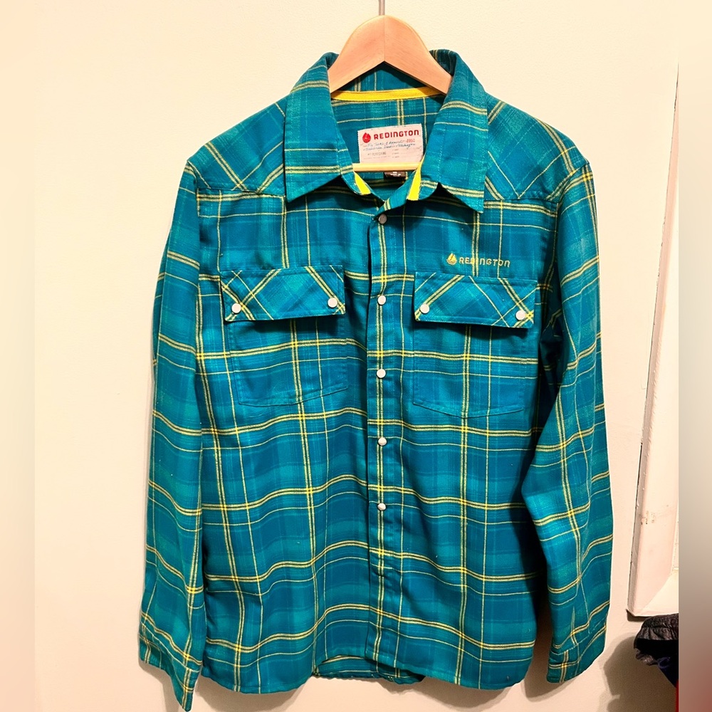 Redington - Mens Medium - Fly Fishing - Pearl Snap - Button-up Flannel Shirt